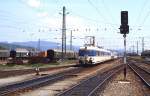 Im Sommer 1981 fährt 4130.02 in den Villacher Hauptbahnhof ein.