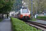 BREGENZ (Vorarlberg), 22.04.2025, ÖBB 4748 019-9 als Linie REX1 nach Feldkirch kurz nach Ausfahrt aus dem Bahnhof Bregenz Hafen