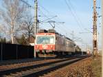 Triebzug 25 103   Haager Lies   pendelt normal zwischen Haag am Hausruck und Lambach. Ein paar Zge werden bis Wels gefhrt. Durch die Zeitumstellung am 25.03.2007 habe ich das Gefhrt noch bei Sonnenschein kurz vor dem Welser Hbf erwischt. 