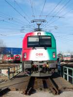 1216 004  EM-Italien  am 08.02.2008  auf der Drehscheibe in Wels.