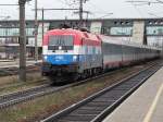 IC 644  Wiener Tafel  bespannt mit der
1116 041  EM-Holland  bei der Ausfahrt
aus dem Welser Hbf am 21.03.2008.