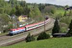 Am 3.05.2008 fuhr 1116 108  EM Kroatien  mit dem IC 680 von Wien nach Salzburg. Hier fhrt sie durch Hallwang-Elixhausen.
