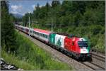 EM-Lok 1216 004 fhrt mit Sonderzug 15536 von Villach zum EM-Finalspiel nach Wien.