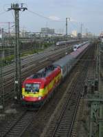 Der Spanien Taurus 1116 232 mit EC 189 am 26.8.2008 in Mnchen. Aufgenommen von der Donnersberger Brcke.