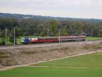 EC 101  Joze Plecnik  in der Kurzversion (Ersatzgarnitur)   aber dafr mit der 1216 226 war am  02.10.2008 auf der neuen Bahntrasse   zwischen Schlierbach und Kirchdorf unterwegs.