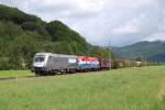 Das Werbeloktandem 1116 038 + 1116 108 war am  27.06.2009 mit dem aussserplanmssig fahrenden  Sappi-Papiergterzug in Micheldorf zu sehen.