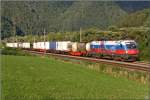 EM-Lok 1116 084 Russland fhrt mit einem Containerzug von Graz in Richtung Bruck an der Mur.