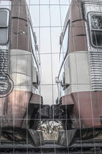 Hinter Gittern warten die Triebzüge der Reihe VT70 geduldig auf Ihre weitere Verwendung.