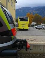 In Tirol funktioniert die Zusammenarbeit der Öffis vorbildlich, währenddessen die Abstimmung zwischen Bus und Bahn im nicht weit entfernten Kärnten nur kläglich ist.