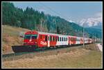 Mit Steuerwagen 80-73 200 an der Spitze ist E3903 (Linz - Selzthal)am 16.04.2004 kurz vor Spital am Pyrhn unterwegs.