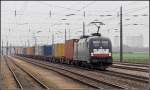 ES64U2 061 ist seit knapp zwei Monaten im Einsatz f�r LTE.
So auch am 02. Mai 2013, wo sie den STEC 93013 von Kalsdorf-Terminal nach Terminal Wien Freudenau Hafen.
Bildlich festgehalten wurde das Gespann um 14:10 Uhr bei  sch�nstem  Nieselregen in Wampersdorf.