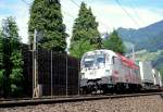 Der Bundesheer-Taurus 1116 246-8 mit einer RoLa von Regensburg zum Brenner, bei Vomp, 30.5.2009