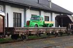 A-RCW 21 81 3310 078-2 Ks, für die kommenden Fotofahrten mit einem ÖAF-LKW beladen, am 23.Oktober 2020 im Museumsgelände St. Veit an der Glan-Westbf.