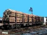 Ros_31813925257-7 wird gerade mit Fichtenstmmen mit Ziel Tirol beladen; Bhf. Ried i.I.080209
