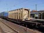 Sdgmnss 31_81_4587089-1 ist mit einem Schenker-Stinnes-Logistic Tankcontainer beladen, und mit einem Gterzug Richtung sterreich unterwegs;100710