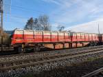 Sggmrrss-y 31814932306-1, beladen mit Innovative-MOBILER-Logistik Container, bei der Durchfahrt Bhf.