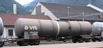 VTG Mineralöl Kesselwagen in einem Benzin Ganzzug bestehend aus A-VTG / CH-Mitrag / CH-Wascosa Knickkesselwagen, aufgenommen am 17.08.2010 im SBB Bhf Erstfeld.