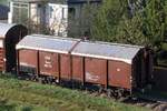 A-KSE 40 81 9408 121-7 Materialwagen (ex Tms), mittels Magnetfolien historisch als Kvmm 845 792 beschriftet, am 04.Okt.