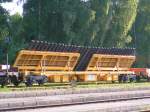 Weichentransportwagen 99 81 9358 001-1 mit der  NEUEN  Weiche; Bhf. RIED i.I. 2006-08-11