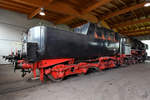 Diese nicht näher bezeichnete Dampflokomotive der Baureihe 52.80 war Mitte August 2020 im Lokpark Ampflwang zu sehen.