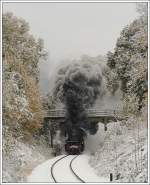 41.018, am 28.10.2012 als Epoche IV Maschine 042 018-2 beschriftet, mit dem umgleiteten Erzleerzug 48483, aufgenommen beim ES Ottnang.