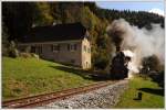 83-180  und Lok 2 „Zillertal“ der Zillertalbahn am 16.10.2011 mit ihrem Dampfzug von Weiz nach Birkfeld aufgenommen zwischen Rosegg und Koglhof.