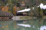 NBIK 93.1332 am 23.Oktober 2020 als NF 14787 (Klagenfurt Hbf. - Weizelsdorf) auf der Rosentalbahn vor der Brücke über den Ferlacher Stausee.