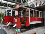 Der Straßenbahn-Triebwagen 2 mit einer Spurweite von 760 mm stammt aus dem Jahr 1907.