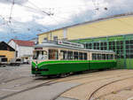 Graz. Der kürzlich restaurierte TW 293 steht hier am 04.09.2022 vor der Remise Steyrergasse abgestellt.