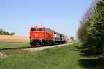 NLB 2143.56 am 21.April 2018 mir der SBED 14474 von Dechanthof nach Mistelbach Lokalbahn bei der Kläranlage Mistelbach. Am Zugschluss läuft die RBAHN 2050.09 mit.