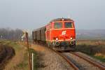 NLB 2143 070-7 am 23.November 2014 mit dem SR 17918 von Zellerndorf nach Laa a/d Thaya bei Watzelsdorf.