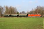 NLB 2143 070-7 am 23.November 2014 mit dem SR 17918 zwischen Blaustauden und Laa a.d. Thaya Stadt beim Strecken-KM 135,0.