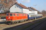 NLB 2143 070-7 mit dem SLP 17501 am 28.November 2015 in Mistelbach Lokalbahn.