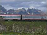 Auch die BB bietet auf ihren Zgen in die Schweiz ein einheitliches Design an, mal abgesehen vom SBB Panoramawagen, der nicht dazu passt. Hier im Bild 2.Klasse Wagen im EC 161 bei Buchs SG vor dem Alpsteinmassiv. (02.05.2008)