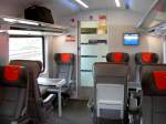 Die Innenausstattung des Railjet im ersten 1.-Klasse-Wagen nach dem Bordrestaurant. Entstanden am 31. Mai 2009.