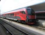 BB Railjet Steuerwagen mit der Aufschrift  Spirit of Munich  aufgenommen im Bahnhof Wien West.