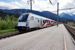 Die  Flagge  unterwegs als railjet 632 (Lienz - Wien Hbf), am 3.5.2016 beim Halt in Greifenburg-Weißensee.