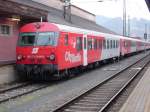 Eine City-Shuttle Garnitur, angefrht von der 80-73 046-9 im Innsbrucker Hauptbahnhof am 06.12.08 