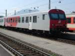 Ein City Shuttle Steuerwagen steht im Bahnhof Villach am 12.04.07