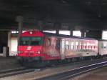 CS-Steuerwagen_8073216-8 bildet den Zugschlu� des R5917; Ausfahrt Passau Hbf.
