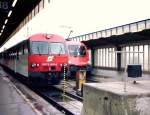 8073 010-5 und 1116 034-8 am Wiener Sdbahnhof  Diese beiden Typen erledigen gemeinsam mit der 8033 den grten Teil des Personenverkehrs auf der Sdbahn  Juli 2003