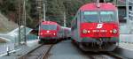 Mittenwaldbahn: 8073 224 auf dem Wege nach Seefeld begegnet in Hochzirl eQdK 8073 218 auf dem Wege nach Innsbruck.