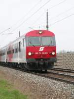 8073 022-0 Richtung Kirchdorf/Krems nach der Ausfahrt aus dem Bahnhof Ansfelden, 18.04.2006