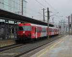 3.5.2014 17:15 Steuerwagen 8073 112-9 am Ende eines CityShuttles in Linz Hbf.