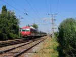 8073079-0 entschwindet mit Zugleistung REX 7608 TAUERN SPA KAPRUN; bei Bruck/Leitha in Richtung Wien; 140701