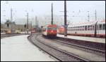8073 080 wird von der 1144 245 als Regionalzug von Innsbruck nach Rosenheim in den Bahnhof Kufstein geschoben.