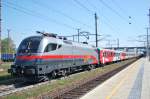 Am 26.08.2007 habe ich zum ersten mal
einen silbernen Railjettaurus fotografieren knnen.
Es war die 1016 035 welche mit dem EC 162  Transalpin 
den Welser Hbf verlassen hat. Wie bei einigen Kollegen
wre diese Designervariante auch mein Favorit gewesen.