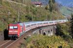 Die 101.092 mit Werbung für den Bernina Express schob am 10.10.2014 den EC 114 (Klagenfurt - Dortmund) über den Steinbachviadukt.