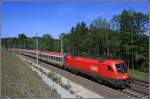 1116.282 'Karl Heinz' bespannte am 17. Mai 2009 den OIC 693 von Salzburg Hbf nach Wien Westbahnhof und wurde unweit des Bahnhofes Hallwang-Elixhausen im sch�nsten Licht abgelichtet.