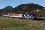 Das erste Mal durchs Aichfeld kam heute das neue Werbeochserl, 1116 126  Licht ins Dunkel  mit dem IC 538  Energie Klagenfurt Strom  von Villach nach Wien Meidling.  
Sauerbrunn 22_11_2011